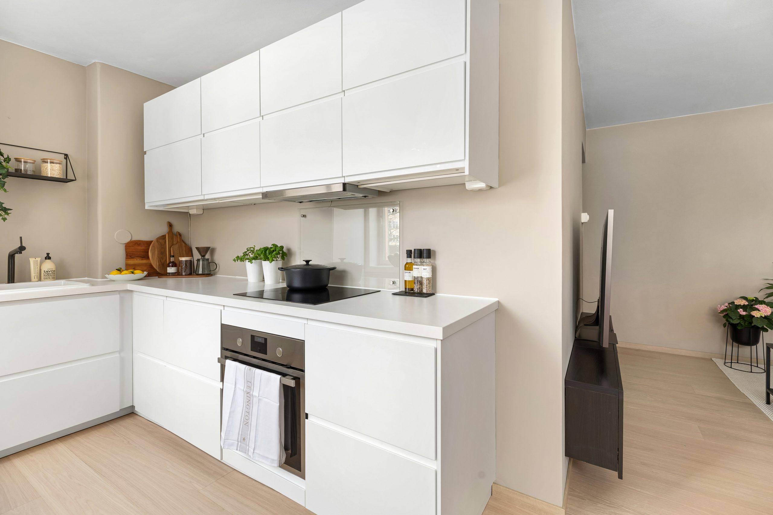 Conseils décoration Aegis Decoration Quimper 6 astuces pour agrandir visuellement une petite pièce avec la peinture