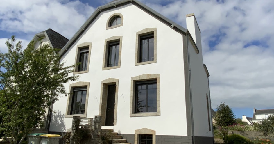 Comment harmoniser façade, toiture, menuiseries et clôture pour sublimer sa maison ?